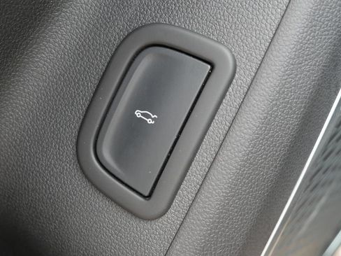 Used 2025 Chevrolet Traverse LT w/ Enhanced Driving Package AWD/4WD image 18