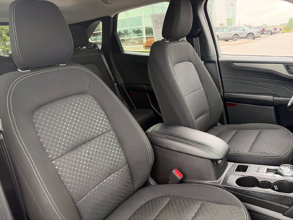 Used 2024 Ford Escape Active w/ Tech Pack #1 AWD/4WD image 13