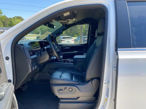 Used 2025 Chevrolet Tahoe LT image 9