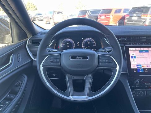 New 2025 Jeep Grand Cherokee Limited image 11