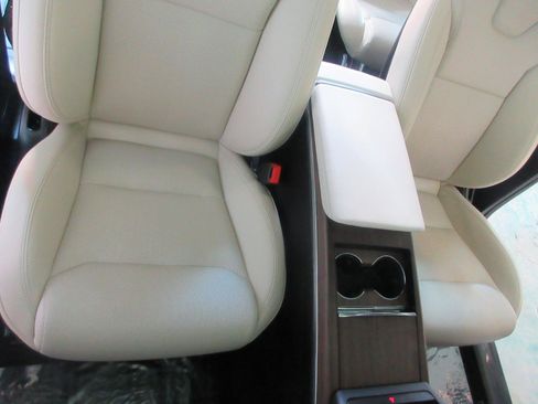 Used 2023 Tesla Model X AWD/4WD image 30
