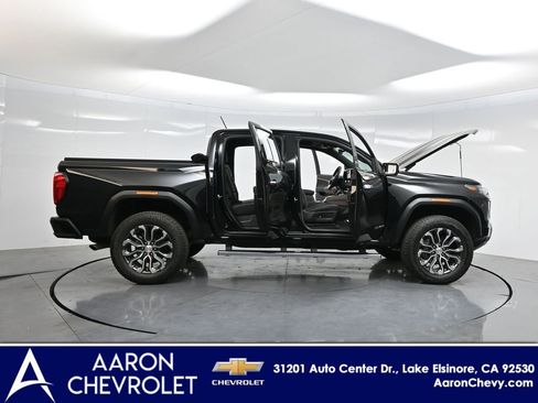 Used 2024 GMC Canyon Denali image 3