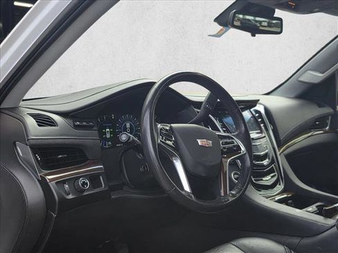Used 2019 Cadillac Escalade Luxury image 14