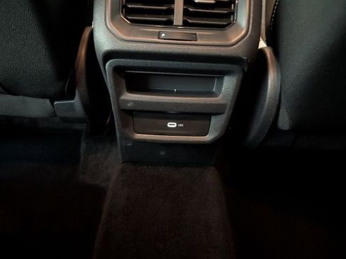 Used 2025 Volkswagen Taos SE image 10