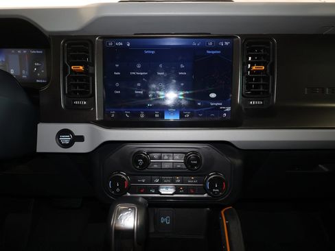 Used 2022 Ford Bronco Badlands w/ Sasquatch Package AWD/4WD image 17