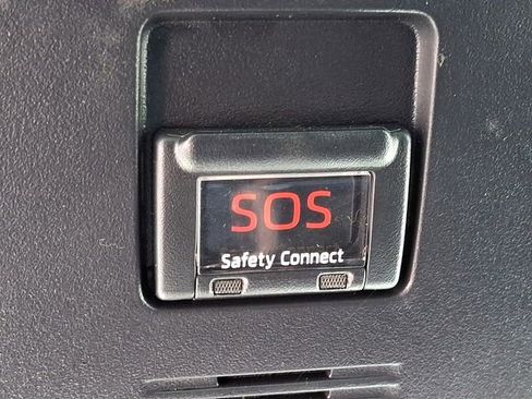 Used 2019 Toyota Camry SE w/ Carpet Mat Package FWD image 23