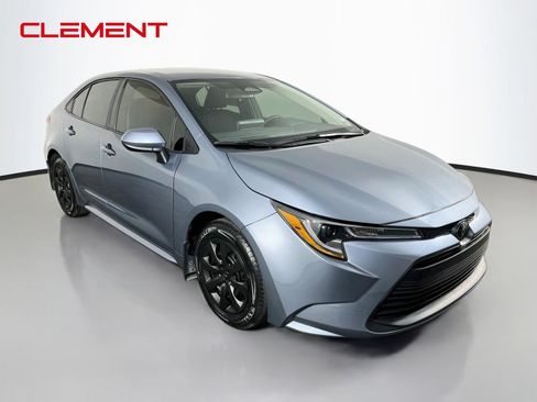 Used 2025 Toyota Corolla LE FWD image 3