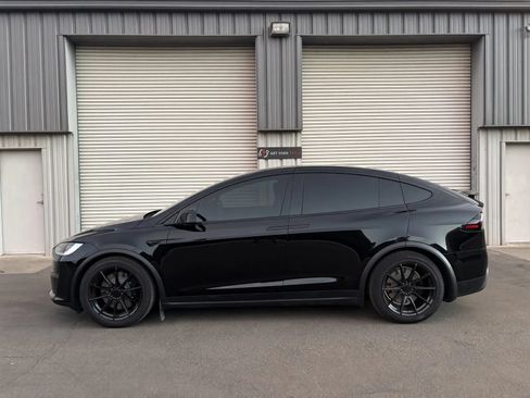 Used 2023 Tesla Model X AWD/4WD image 3