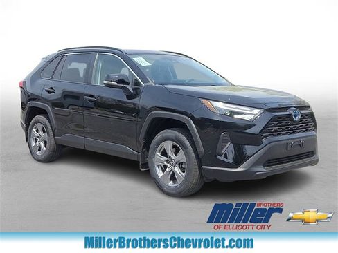 Used 2022 Toyota RAV4 XLE image 1