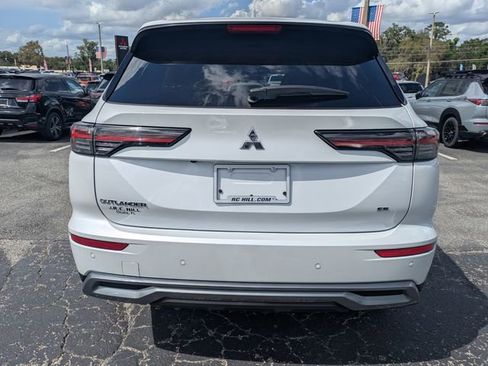New 2026 Mitsubishi Outlander SE image 5