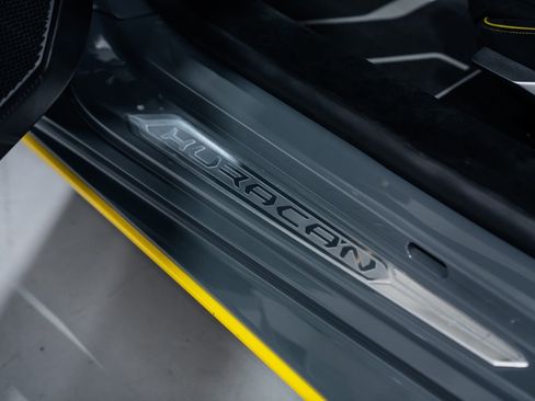 Used 2023 Lamborghini Huracan STO image 19