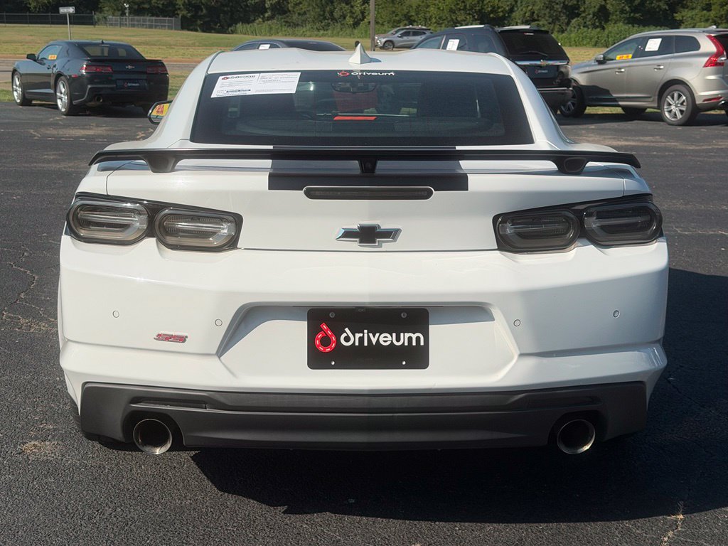 Used 2019 Chevrolet Camaro SS w/ Black Appearance Package RWD image 5
