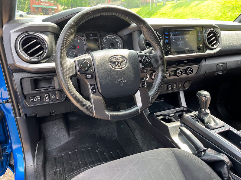 Used 2018 Toyota Tacoma TRD Off-Road AWD/4WD image 10