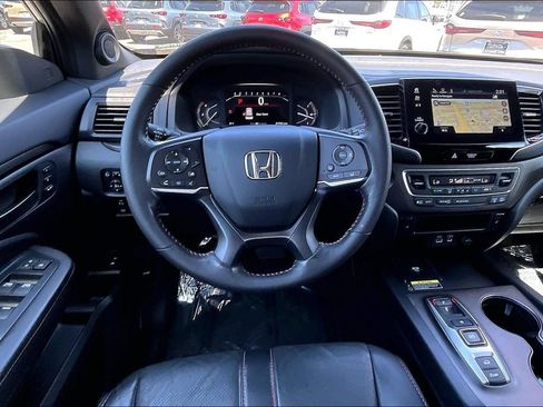 Used 2025 Honda Passport TrailSport image 7
