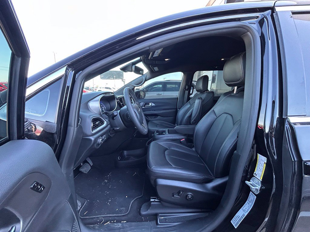 Used 2026 Chrysler Pacifica Select FWD image 7