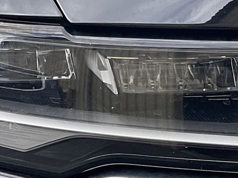 Used 2024 Cadillac Escalade ESV Premium Luxury image 9