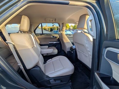 Used 2022 Ford Explorer XLT w/ Equipment Group 202A image 11