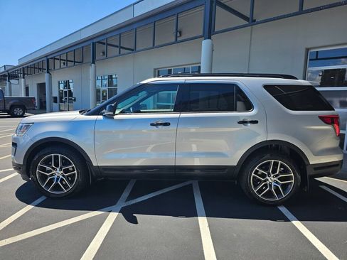 Used 2018 Ford Explorer Sport w/ Equipment Group 401A AWD/4WD image 2