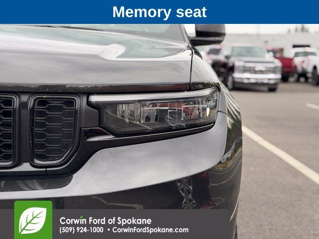 Used 2024 Jeep Grand Cherokee L Limited w/ Luxury Tech Group II AWD/4WD image 8