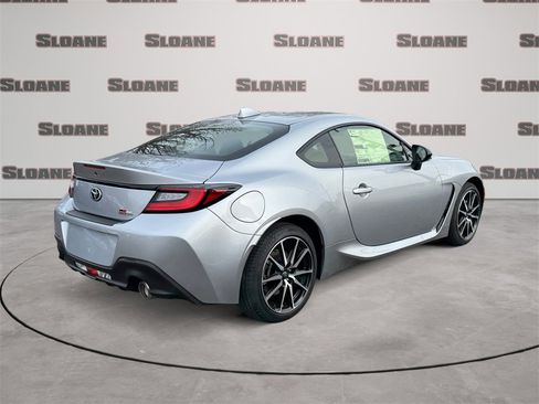 Used 2025 Toyota GR86 image 5