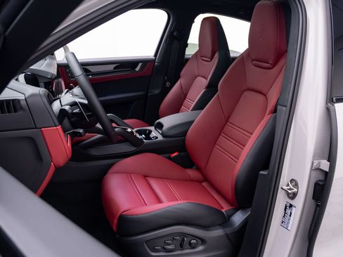 New 2026 Porsche Cayenne GTS AWD/4WD image 5