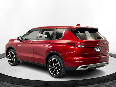 Used 2023 Mitsubishi Outlander SE image 3