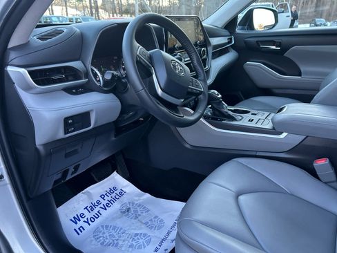 Used 2022 Toyota Highlander XLE image 22