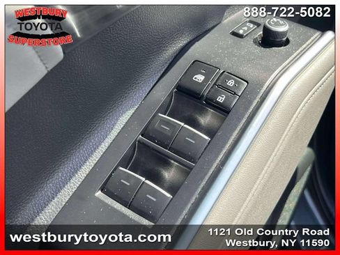 Used 2023 Toyota Highlander Limited AWD/4WD image 24