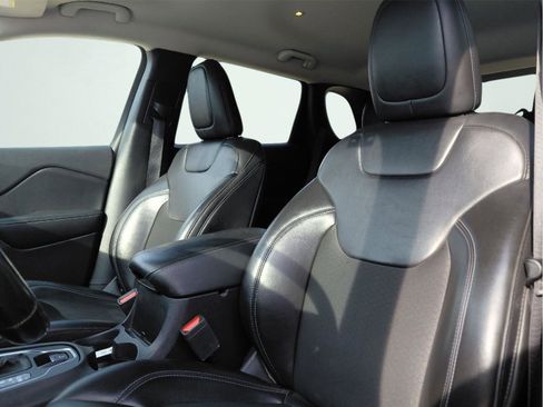 Used 2020 Jeep Cherokee Latitude Plus w/ Cold Weather Group image 9