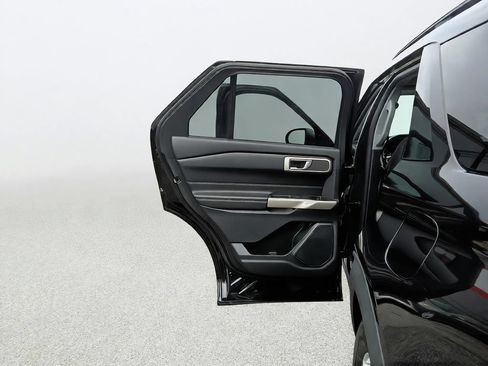 Used 2022 Ford Explorer XLT RWD image 31