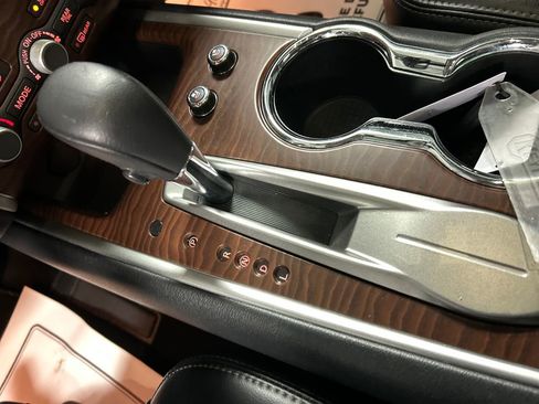 Used 2019 Nissan Pathfinder Platinum w/ Cargo Package image 18