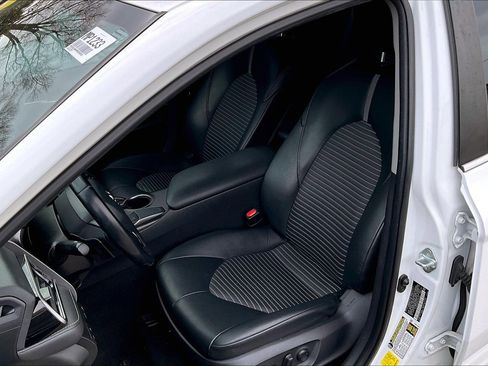 Used 2021 Toyota Camry SE image 25