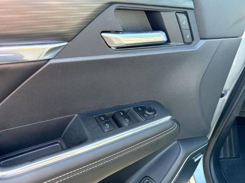 Used 2025 GMC Acadia Elevation image 23