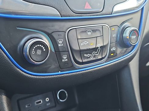 Used 2019 Chevrolet Equinox LT AWD/4WD image 30