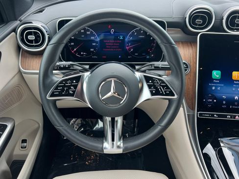 Used 2025 Mercedes-Benz GLC 300 image 16