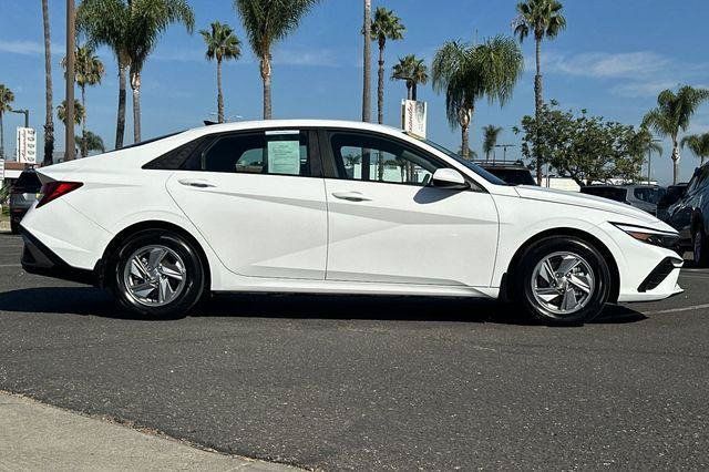 Certified 2026 Hyundai Elantra SE FWD image 3