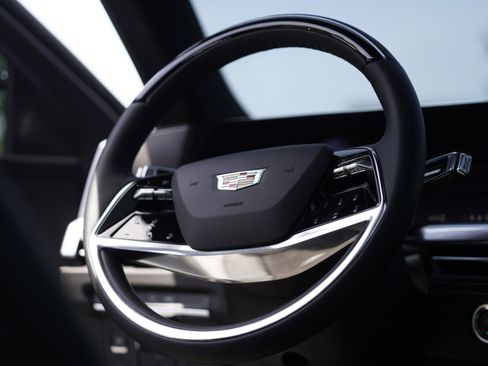 Used 2025 Cadillac Escalade Sport w/ LPO, ONYX Package AWD/4WD image 22