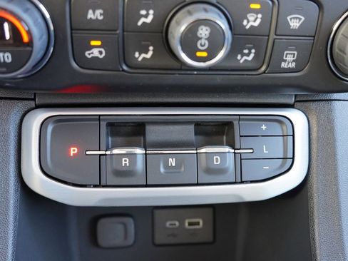 Certified 2023 GMC Acadia SLE w/ Driver Convenience Package image 27