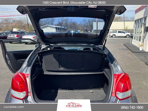 Used 2016 Hyundai Veloster FWD image 21