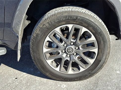 Used 2024 Toyota Tundra Limited image 8