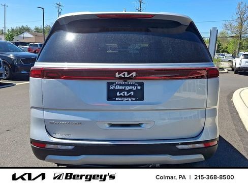 Used 2022 Kia Carnival LX FWD image 6