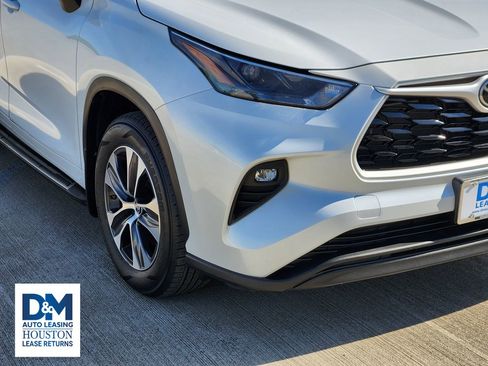Used 2022 Toyota Highlander XLE image 11