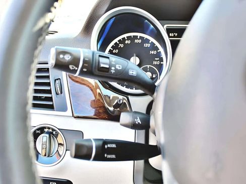 Used 2013 Mercedes-Benz ML 350 ML 350 4MATIC Sport Utility 4D image 17