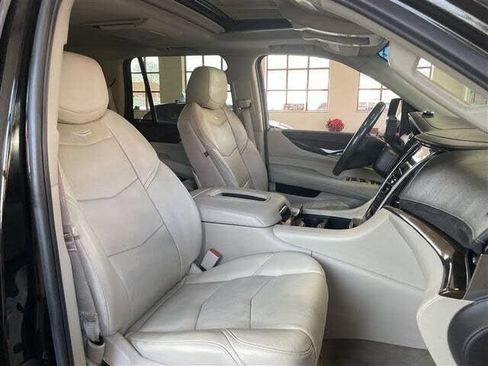 Used 2020 Cadillac Escalade Luxury AWD/4WD image 27