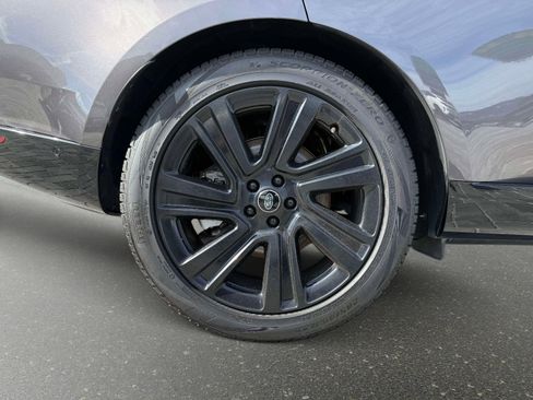 Used 2022 Land Rover Range Rover Long Wheelbase SE image 19