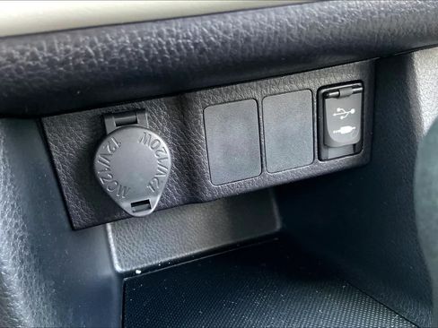 Used 2019 Toyota Corolla LE FWD image 33
