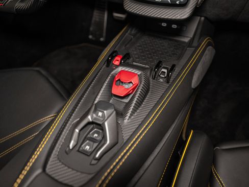 Used 2024 Lamborghini Revuelto image 43