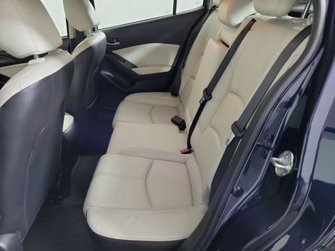 Used 2018 MAZDA MAZDA3 Grand Touring w/ Premium Equipment Package FWD image 11
