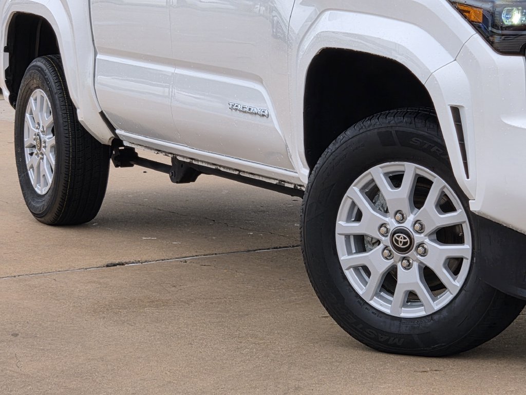 Used 2024 Toyota Tacoma SR5 AWD/4WD image 11