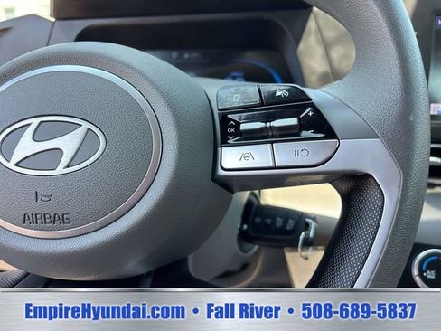 Used 2024 Hyundai Elantra SE FWD image 19